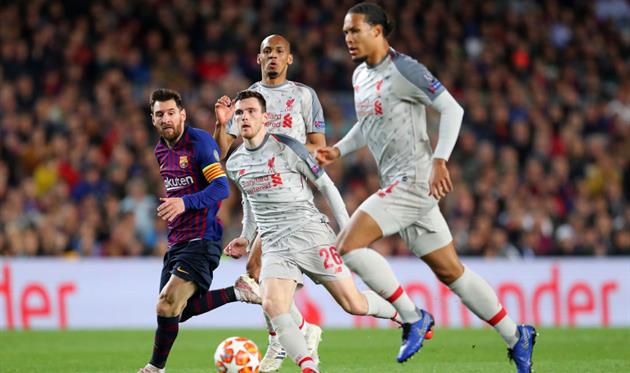 Лионель Месси противостоит игрокам Ливерпуля, Getty Images