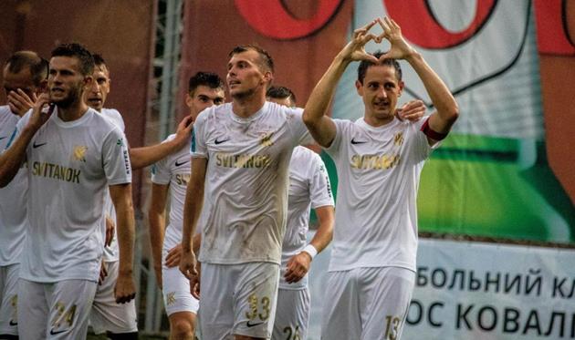 ВИТАЛИЙ ГАВРИШ (СПРАВА), ФОТО ФК КОЛОС