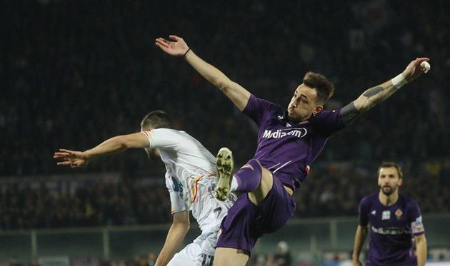 Шахов (слева) в борьбе, фото Фиорентина