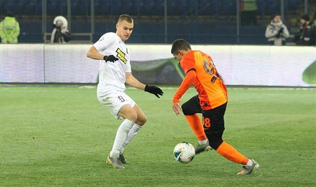 Егор Клименчук (слева) в матче с Шахтером, ФК Олимпик