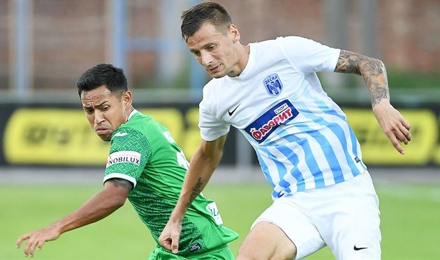 андрей гитченко в матче против карпат, фк десна