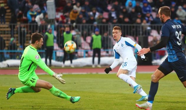 Цыганков забивает в ворота Десны, фото ФК Динамо