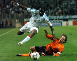 Модест Мбами (слева), фото AP