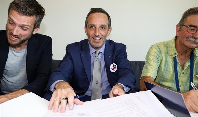 Джозеф ДаГроса (в центре), ФК Бордо