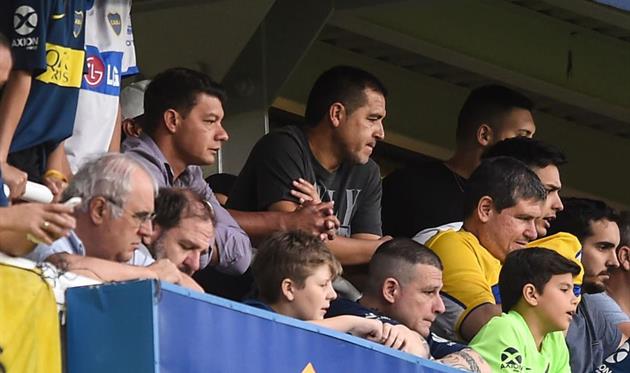 Хуан Роман Рикельме (в центре), Getty Images