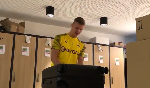 Эрлинг Холанд распаковывает вещи