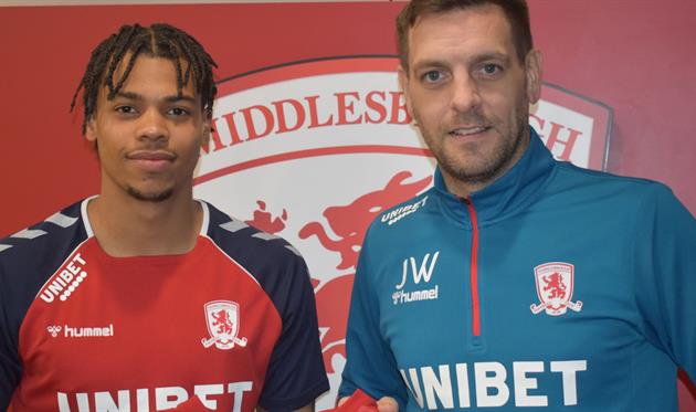 Лукас Нмеча (слева), mfc.co.uk