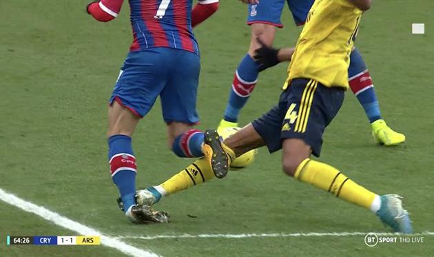 Фол Обамеянга, кадр из трансляции игры