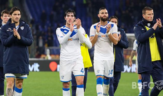 Сандро Тонали второй слева, фото ФК Брешия