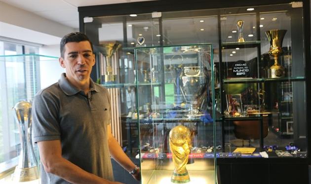 ЛУСИО, ФОТО ТОМАС ХАММЕС