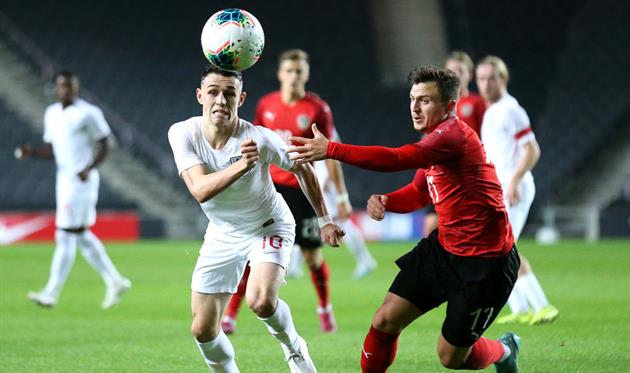 Фил Фоден (слева) в матче за сборную Англии U-21, Getty Images