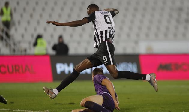 Умар Садик, Партизан