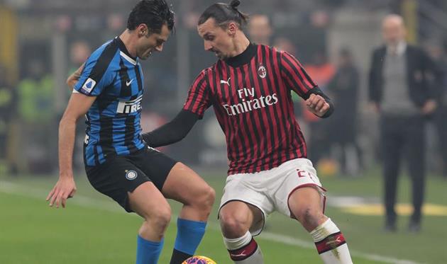 Ибрагимович (справа) против Интера, Getty Images