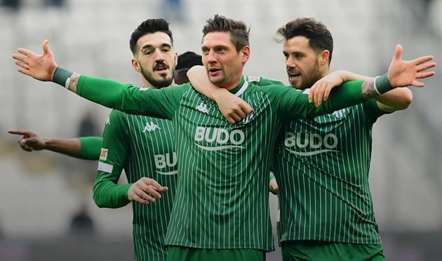 ЕВГЕНИЙ СЕЛЕЗНЕВ (по центру), ФОТО: БУРСАСПОР