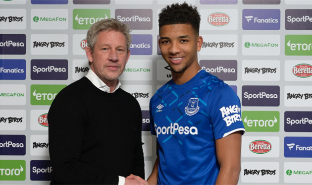 Мейсон Холгейт (справа), evertonfc.com