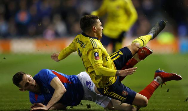 Лукас Торрейра (справа) в момент получения травмы, Getty Images
