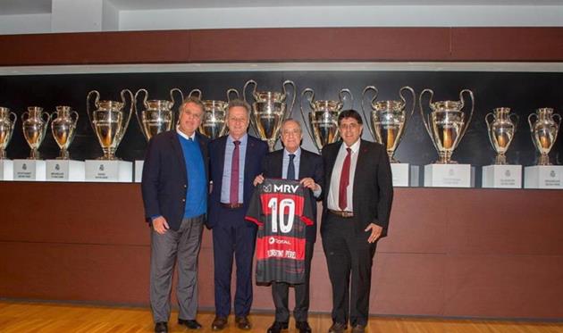 Маурисио Гомес де Матта (справа) с президентом Реала Флорентино Пересом, фото AS