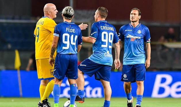 Антонио Кассано - президенту ФИФА Джанни Инфантино (слева): 