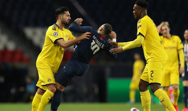 Эмре Джан не сдержался, и теперь пропустит два матча в еврокубках, Getty Images