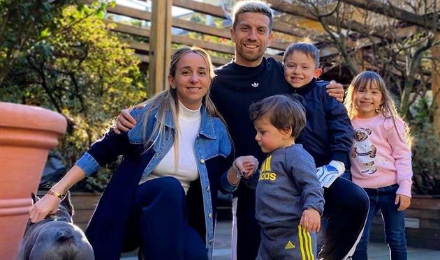 Алехандро Гомес с семейством, фото Фейсбук футболиста