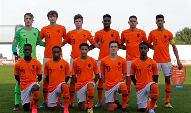 Микки ван Сас, во вратарской форме, getty images 