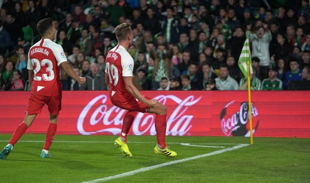 Севилья в матче с Бетисом, sevillafc.es