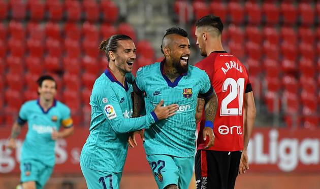 Радость игроков Барселоны, getty images