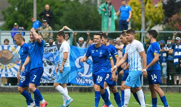 Александр Андриевский (в центре), ФК Динамо