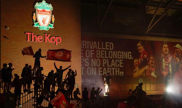 Фанаты Ливерпуля празднуют чемпионство, Getty Images