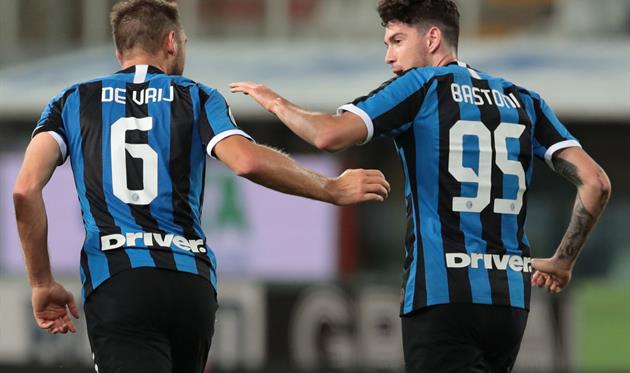 Стефан де Врей и Алессандро Бастони - авторы голов в матче с Пармой, Getty Images