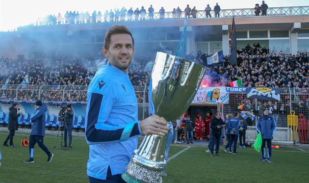 Сенад Лулич с Суперкубком Италии, Getty Images