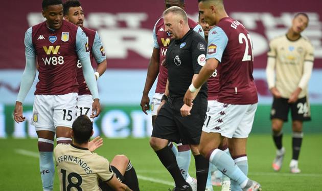 Ошибочный пенальти в матче Астон Вилла - МЮ, Getty Images