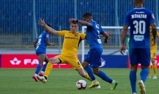 Сергей Кравченко (в желтом), фото СК Днепр-1