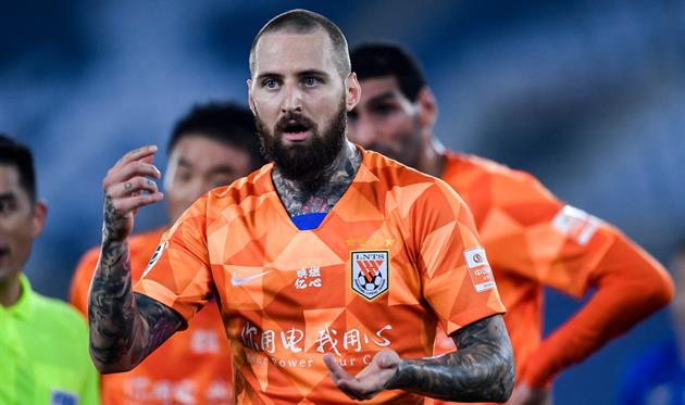 Тамаш Кадар, Twitter