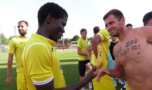 Отобрали полбанана, надавали пинков под зад: как Ингулец героев 28-го тура чествовал