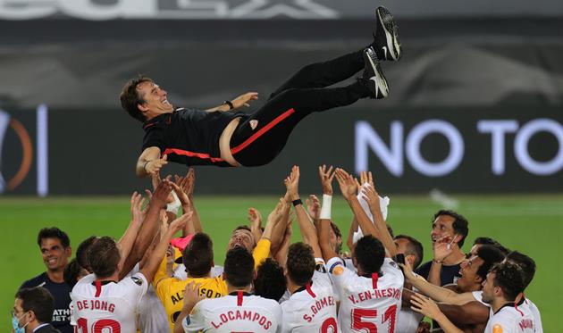 Хулен Лопетеги и футболисты Севильи, Getty Images