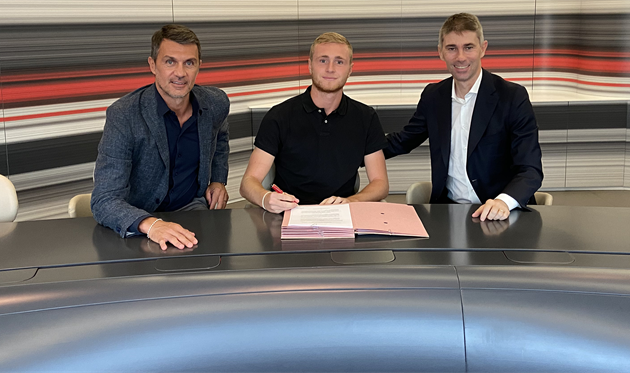 Томмазо Побега (в центре), ФК Милан