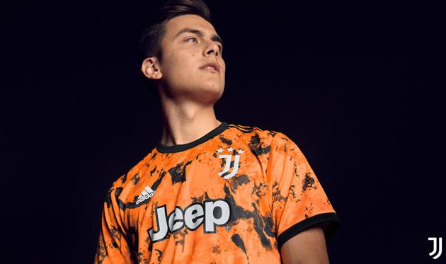 Паулу Дибала в новой форме, juventus.com