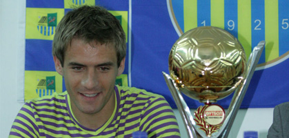 Марко Девич с заслуженным трофеем, metallist.kharkov.ua