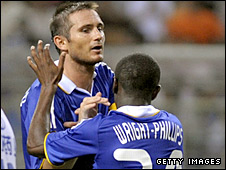 Синие празднуют победу над Гуанчжоу