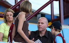 Уже популярен в Астон Вилле