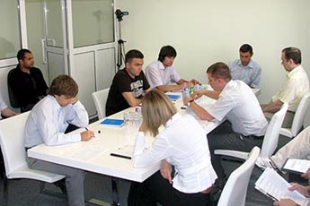 Заседание комитета. Найдите знакомые лица :) fpl.com.ua