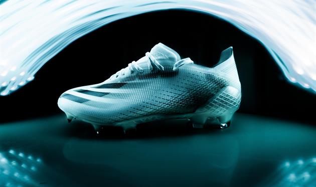 adidas выпустил специальные бутсы для Бензема и Салаха, разработанные для новых скоростей