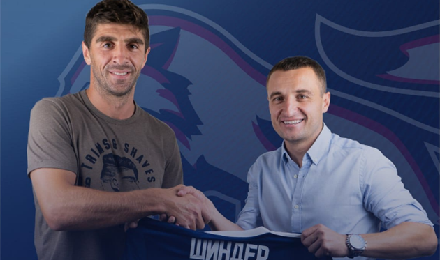 Антон Шиндер (слева), ФК Минай