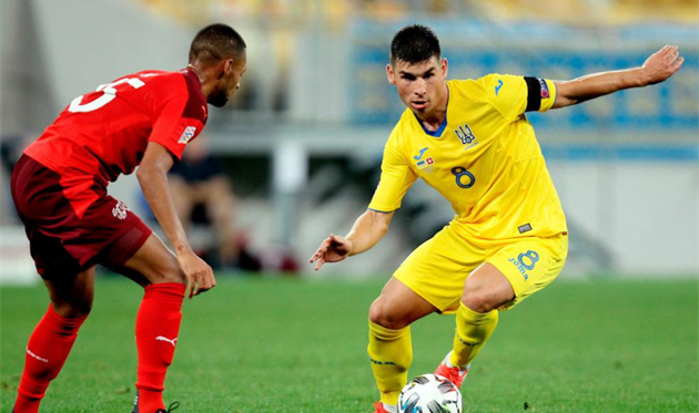 Руслан Малиновский (справа), УЕФА