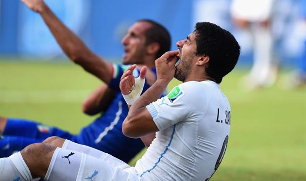 Луис Суарес после укуса Джорджио Кьеллини на ЧМ-2014, Getty Images