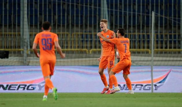 Артем Бондаренко отмечает забитый гол, СК Днепр-1