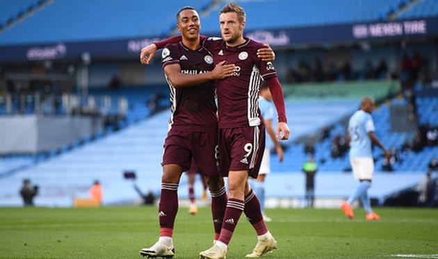 джейми варди и юри тилеманс отмечают взятие ворот соперника, getty images