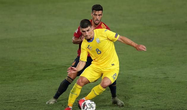 Руслан Малиновский в матче с Испанией, Getty Images