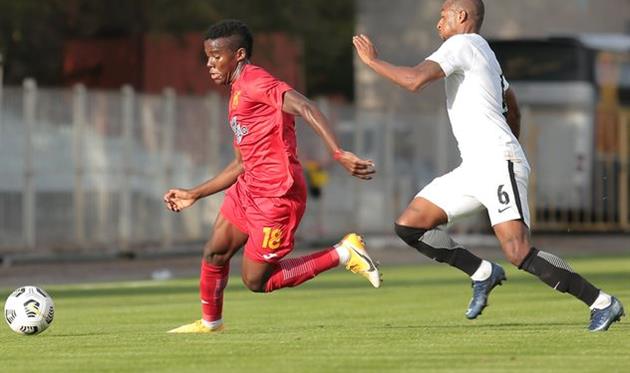 Йохана Оскар Мкомола (слева), фото ФК Ингулец Петрово